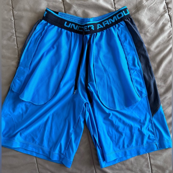 135 Under Armour Athletic Shorts - Picture 5 of 5